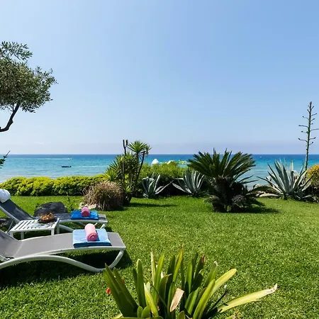 Corfu Seafront Beach With Garden Apartment *
