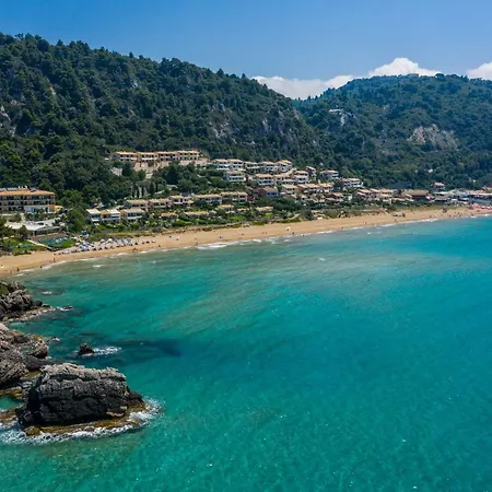 Corfu Seafront Beach With Garden גליפאדה